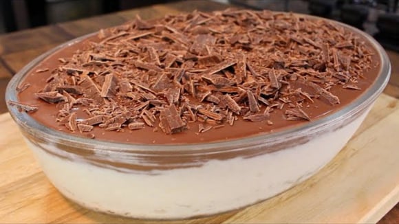Mousse de prestígio: sobremesa maravilhosa na travessa para servir no almoço do fim de semana