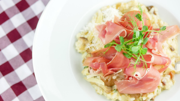 Aprenda a fazer um risoto sofisticado e muito saboroso (Créditos: Freepik)