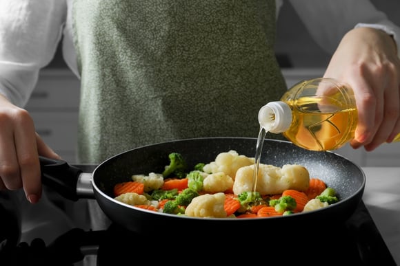 Ao contrário da crença popular, este óleo muito utilizado na culinária não é o ideal para a saúde