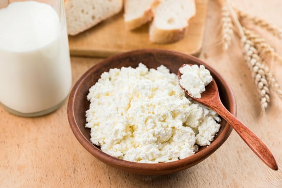 Transforme o leite em ricota com apenas um ingrediente: é muito fácil e você vai amar!