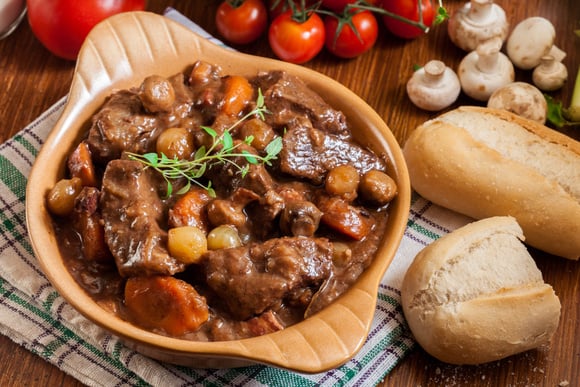 Picadinho de carne na cerveja, um prato muito saboroso e especial (Créditos: Shutterstock)