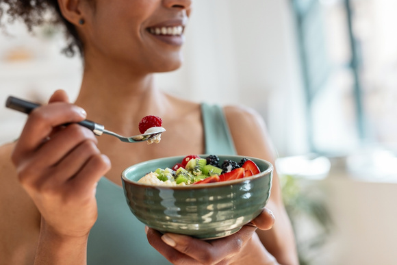 A dieta da felicidade: 3 dicas de nutricionista para melhorar o humor com a alimentação