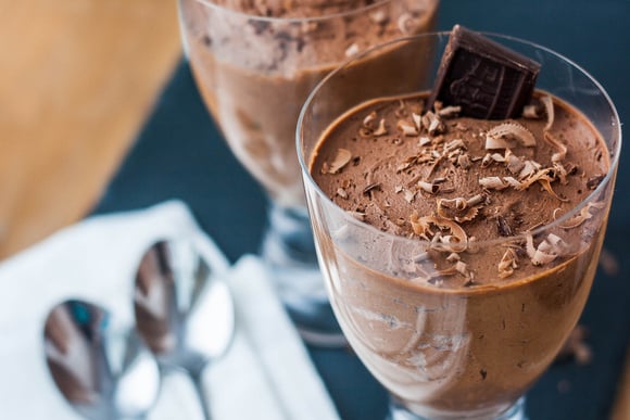 Mais uma sobremesa com 3 ingredientes, e feita com ajuda do liquidificador e geladeira (Créditos: Shutterstock)