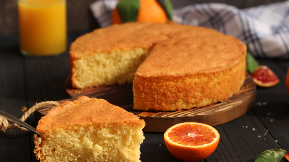 Bolo de laranja muito fofinho e sem glúten é a receita perfeita para tomar com um cafezinho hoje