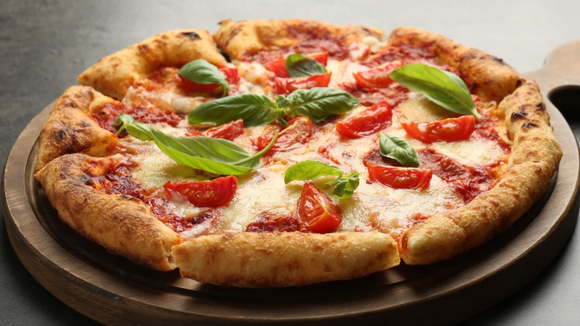 Luciano Ufer, pizzaiolo: “Para que a pizza caseira fique boa, é preciso preparar a massa com antecedência e deixá-la fermentar no frio por horas.”