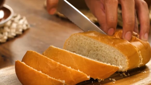 Pão caseiro fofinho: poucas pessoas sabem o segredo do forno que faz a massa crescer e encher de furinhos