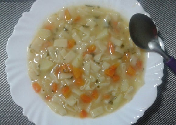 Experimente a deliciosa sopa de legumes com macarrão (Créditos: TudoGostoso)