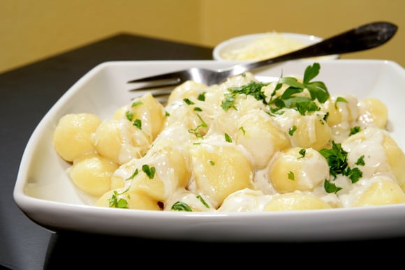 Nhoque com Molho de Gorgonzola: essa receita é tão fácil e deliciosa que vai superar os de restaurante!