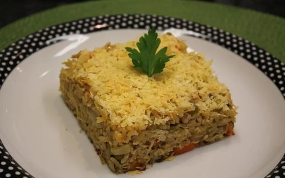 O arroz de forno light deixa esse acompanhamento mais leve (Créditos: TudoGostoso)