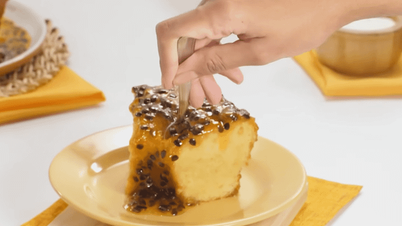 Se você ama maracujá, precisa experimentar este bolo de liquidificador: é tão gostoso que acaba rapidinho