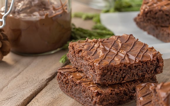 Nem forno, nem airfryer: é assim que eu faço brownie de Nutella sem sujar a louça, já anota a receita!