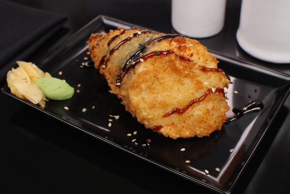 Sem dinheiro para o japa do fim de semana? Esses temakis empanados são a receita perfeita para o lanche e saem bem mais baratos