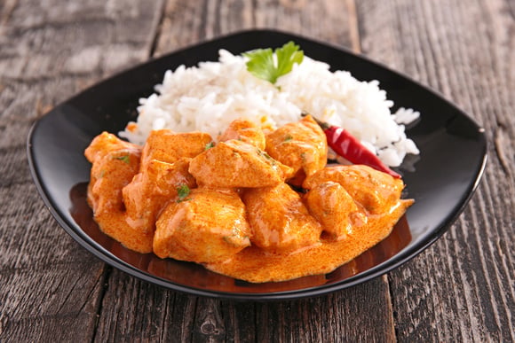 Frango ao curry em 10 minutos. Receita culinária fácil, simples e deliciosa