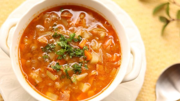 Frio e chuva no fim da tarde pede uma sopa para o jantar, e eu te ensino 4 receitas maravilhosas que toda a família vai amar!