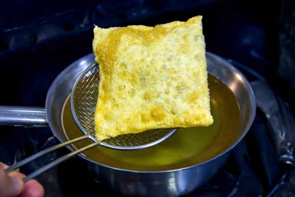 Pastel sem glúten e sem lactose? É possível e fica muito crocante se usar esta receita especial
