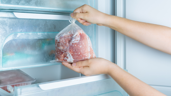 Carne fresca ainda é segura para consumo após ficar armazenada no congelador por 6 meses? O TudoGostoso explica!
