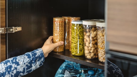 Menos bagunça, mais praticidade: por que investir em kits de cozinha