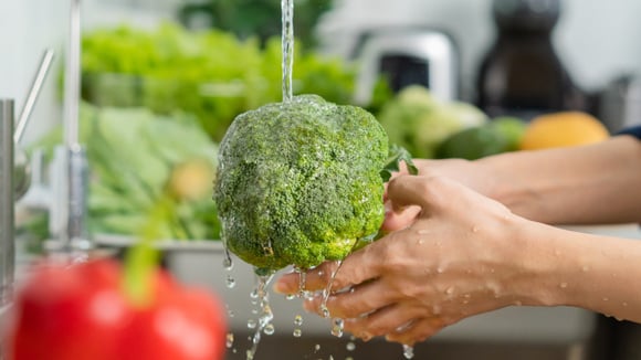 Se você limpa o brócolis desse jeito é melhor parar: essa é a maneira mais eficaz de eliminar insetos e agrotóxicos do vegetal