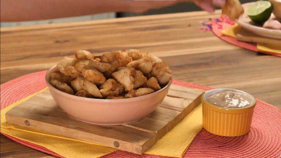 O segredo da pipoca de frango mais crocante está em um ingrediente que quase ninguém imagina usar