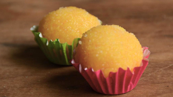O brigadeiro de milho vai se tornar o seu doce de Festa Junina predileto (Créditos: TudoGostoso)