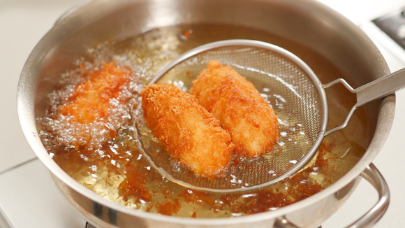 Quem frita carne empanada em óleo está cometendo um erro: os chefs usam um tipo diferente de gordura