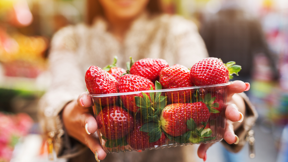 O morango é uma fruta que pode ajudar a manter a glicemia mais equilibrada. (créditos: Shutterstock)