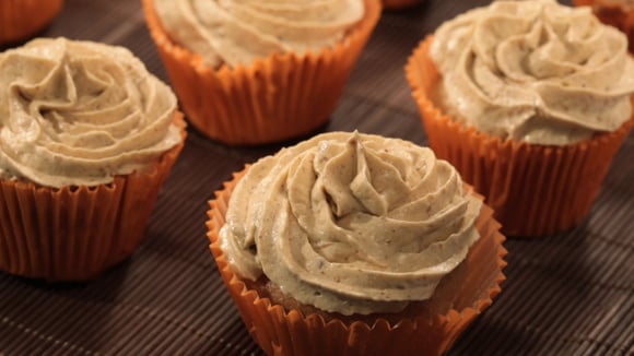 O cupcake de paçoca precisa estar presente no cardápio do seu arraiá! (Créditos: TudoGostoso)