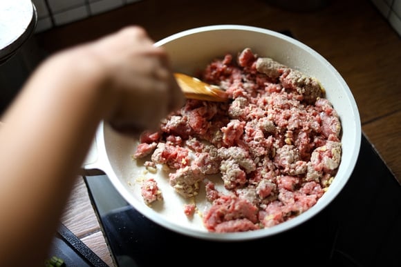 Carne moída turbinada: chef de cozinha compartilha receita que rende muito e é perfeita para incluir mais sabor e saúde na alimentação