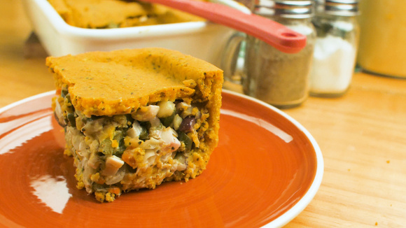 Empadão vegano com massa feita de grão-de-bico e recheio de palmito com legumes (Créditos: TudoGostoso)
