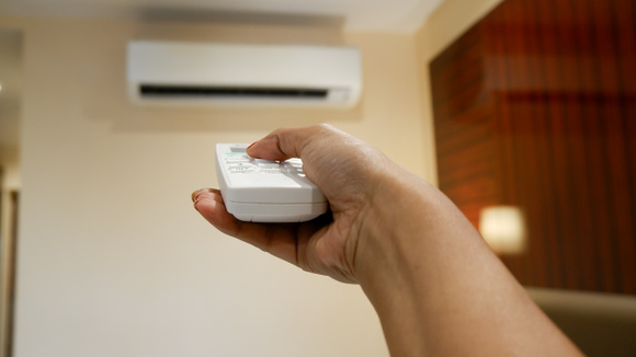 Shichao Liu, professor de engenharia: "Ajustar o ar-condicionado para 16°C não resfriará sua casa mais rápido do que a 21°C"