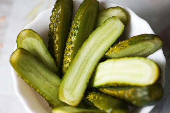 Picles crocantes, caseiros e cheios de sabor. (crédito: Shutterstock)