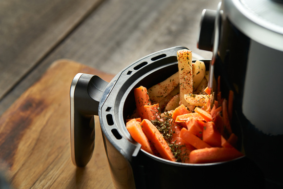 Air fryer 2 em 1 vira achado de custo-benefício no Mercado Livre