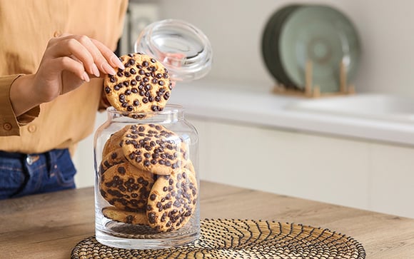 Seus biscoitos ficam murchos rapidamente? O TudoGostoso explica onde você deve guardá-los