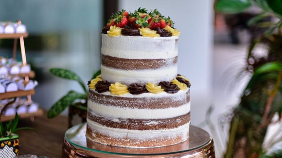 Como fazer naked cake: o que é e 17 receitas de bolo pelado deliciosas para qualquer ocasião