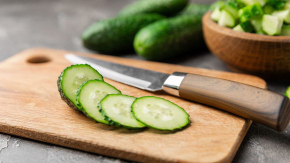 Comer pepino todos os dias faz realmente bem à saúde? Este vegetal comum é frequentemente ignorado, mas tem mais benefícios do que você imagina