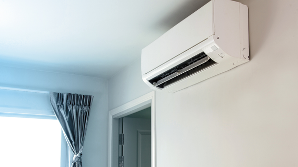 Ar-condicionado com IA? Motorola lança modelo split inteligente e com instalação grátis