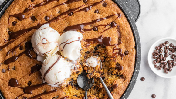 Adeus cookie individual: agora só faço cookie de travessa recheado com brigadeiro, é muito cremoso e fácil de fazer
