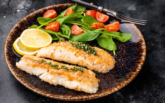 Salmoura líquida: o segredo dos grandes chefs para deixar o peixe grelhado mais saboroso