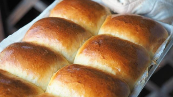 Pão caseiro de leite mais fofinho do mundo que aprendi com meu ex-marido (e meu namorado atual adora!): receita muito fácil para arrasar no café da manhã