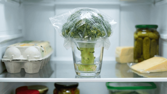Pequenos cuidados na geladeira fazem diferença na durabilidade das verduras. (Foto: Gerada por IA)