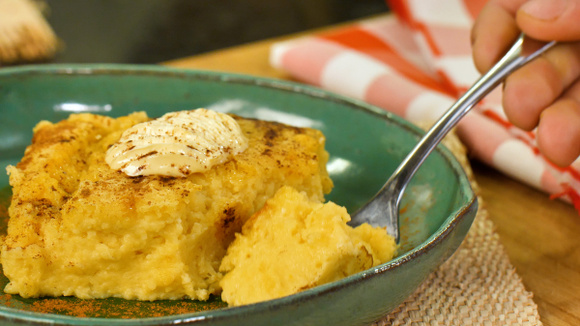 Olha o moço da pamonha passando para ensinar uma receita diferente do clássico da Festa Junina!