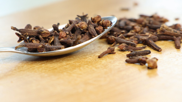 Simples, barato e eficiente na limpeza: o segredo dessa mistura está em 2 ingredientes que quase todo mundo tem em casa
