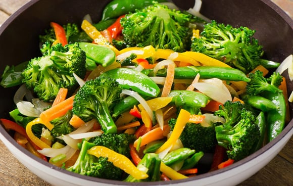 Nem refogado, nem na água fervente: essa é a melhor e mais rápida forma de cozinhar vegetais para preservar nutrientes