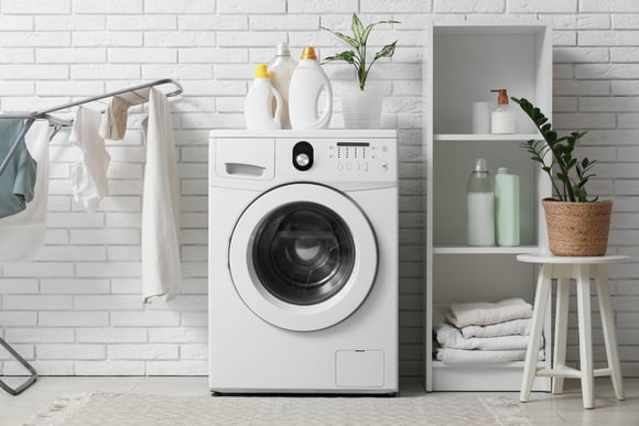 A máquina de lavar roupas dá solavancos durante a centrifugação: causas do problema e o que você pode fazer a respeito