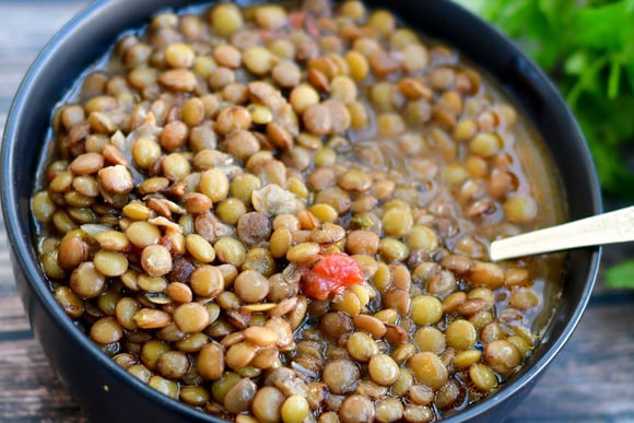 Como fazer lentilha na panela comum e na panela de pressão: confira dicas e receitas do TudoGostoso!