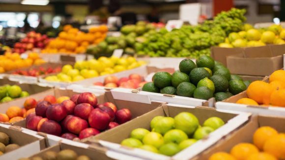 Nem banana, nem laranja, nem limão: apenas 2 frutas, entre as mais consumidas no Brasil, são nativas
