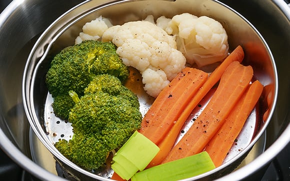 Pare de cozinhar em água: 4 vegetais que devem ser refogados ou cozidos no vapor para manter os nutrientes