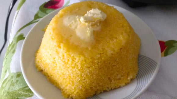 Cuscuz de micro-ondas na caneca doce ou salgado: receita para um lanche rápido e gostoso
