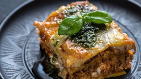 O pesto agrega muito sabor para a lasanha! (Créditos: Shutterstock)