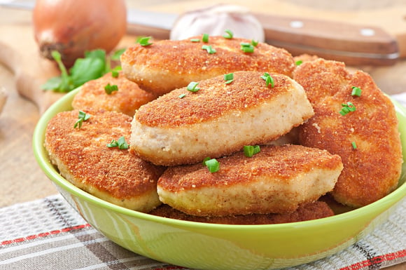 Não tem farinha de rosca? Veja 3 formas de empanar alimentos que não precisam dela!